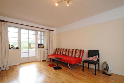 3 bedroom apartment to rent, Courtlands Sheen Road,  Richmond,  TW10