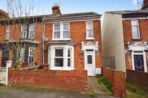 3 bedroom end of terrace house to rent, Valley Road Gillingham ME7