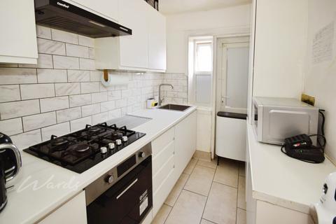 3 bedroom end of terrace house to rent, Valley Road Gillingham ME7