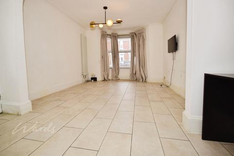 3 bedroom end of terrace house to rent, Valley Road Gillingham ME7