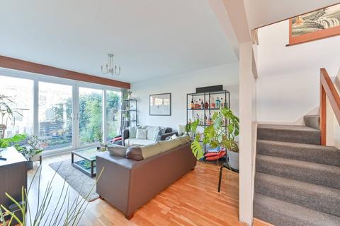 4 bedroom house to rent, Lings Coppice, West Dulwich, London, SE21
