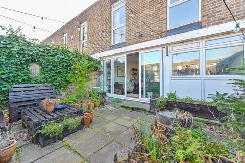 4 bedroom house to rent, Lings Coppice, West Dulwich, London, SE21