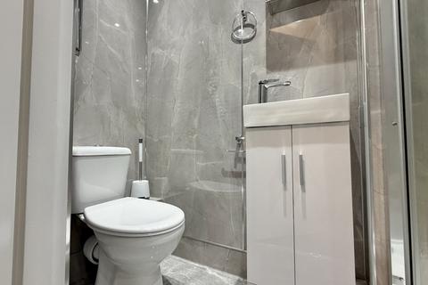 Studio to rent, Chatsworth Road