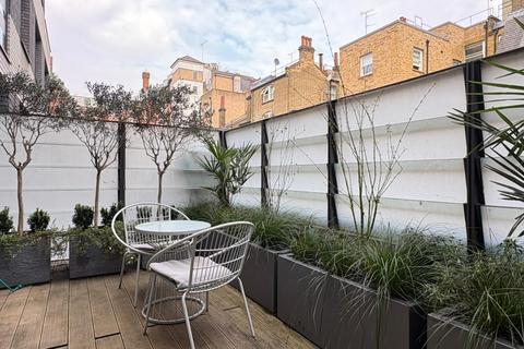 3 bedroom flat to rent, Queensway