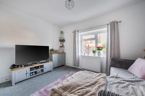 2 bedroom flat for sale, Richmond Road, Worthing, West Sussex, BN11