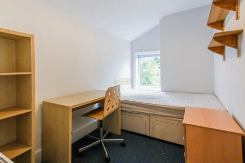 3 bedroom terraced house to rent, Hubert Road, Birmingham B29