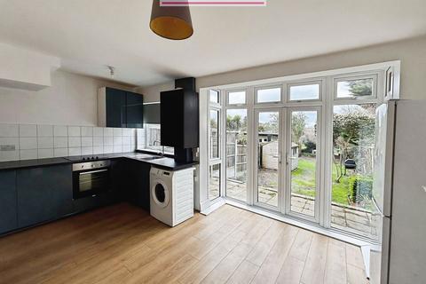 3 bedroom terraced house to rent, Edison Grove, London, SE18 2DN