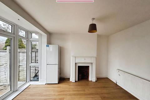 3 bedroom terraced house to rent, Edison Grove, London, SE18 2DN