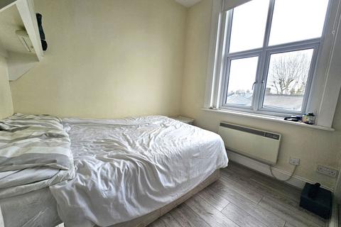 1 bedroom flat for sale, Chiswick High Road,London,W4 3AY