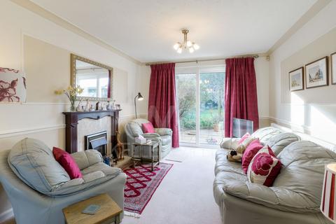 4 bedroom detached house for sale, Stratford Road, Roade, Northampton, NN7