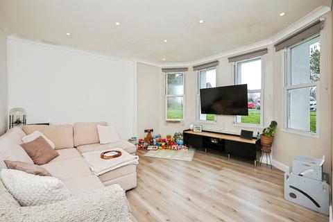 2 bedroom flat for sale, Manor Court, 38 Manor Road, Folkestone, Kent, CT20