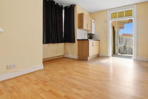 2 bedroom apartment to rent, Colchester Road, London E10