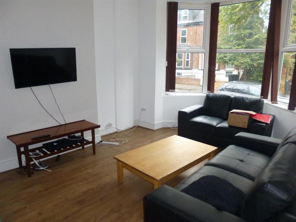 Bright, well-kept living room with large bay wi...