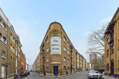 2 bedroom flat to rent, Leathermarket Court, London SE1