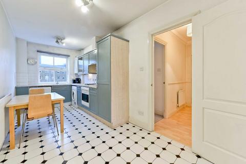 2 bedroom flat to rent, Leathermarket Court, London SE1