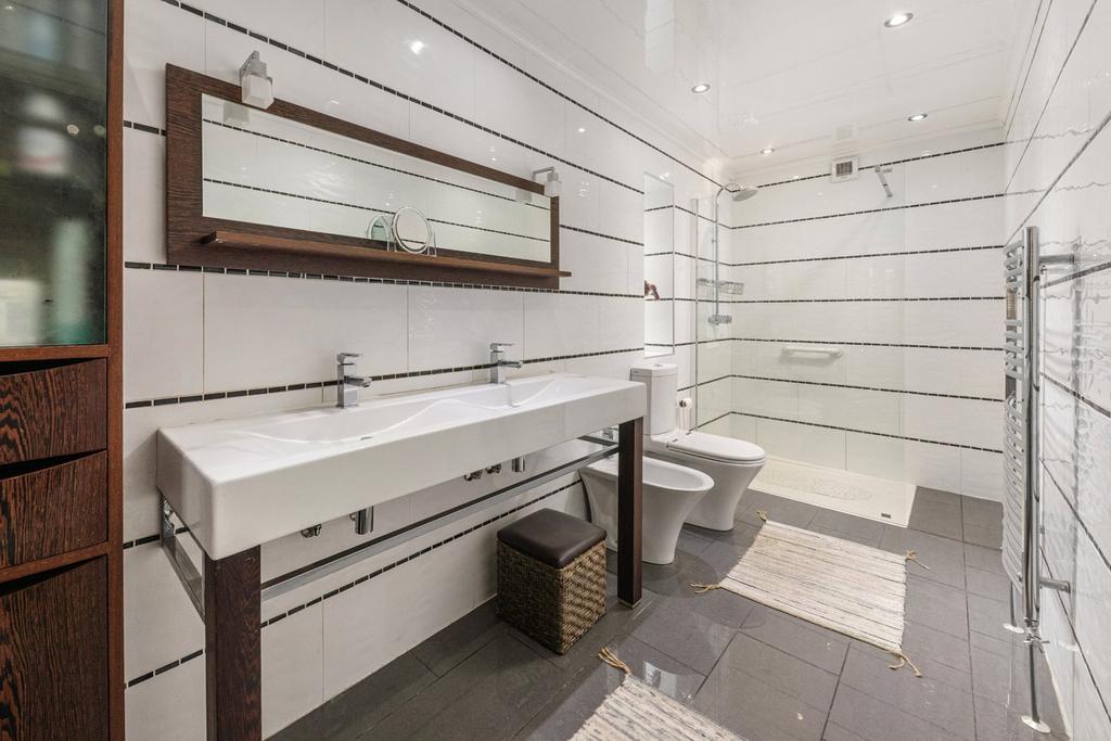 Master Ensuite