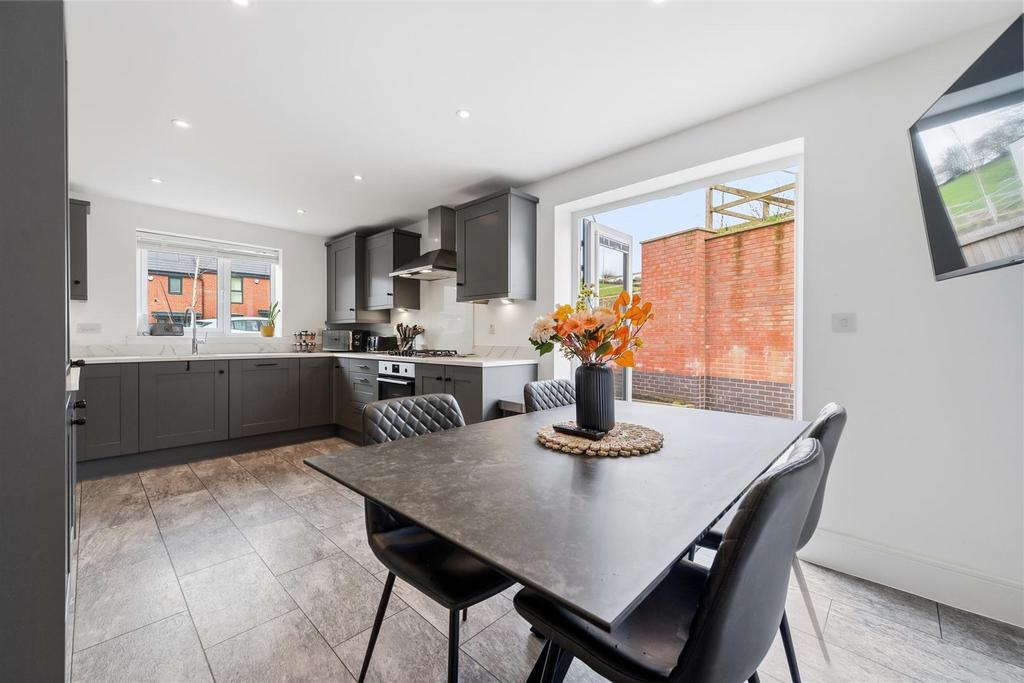 Dining area to Kitchen and garden.jpg