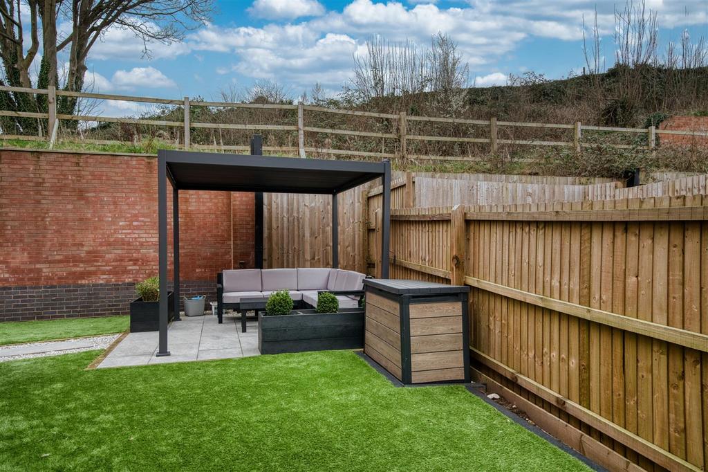 Garden - dining patio.jpg