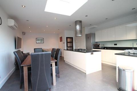 4 bedroom house to rent, The Ridgeway, Acton Town, W3