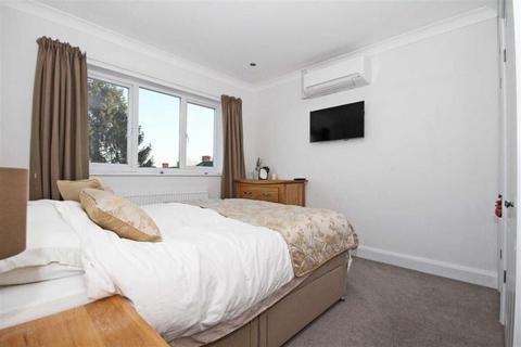 4 bedroom house to rent, The Ridgeway, Acton Town, W3