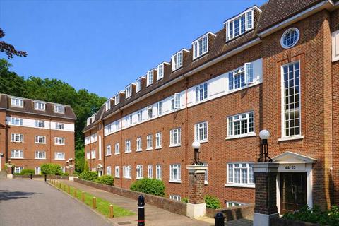 Studio to rent, Herga Court, Harrow on the Hill