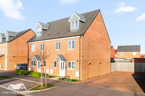4 bedroom semi-detached house for sale, Old Oak Way, Harlow