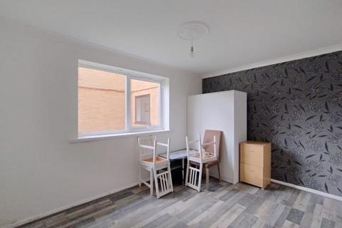 1 bedroom flat for sale, Flat 93 Millhaven Close, Romford, Essex, RM6 4PW