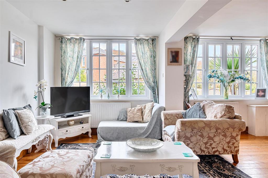 Zappo Sitting Room.jpg