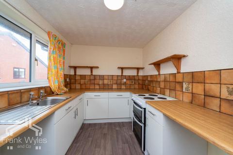 2 bedroom flat for sale, St. Davids Grove, Lytham St. Annes, Lancashire, FY8 2QR