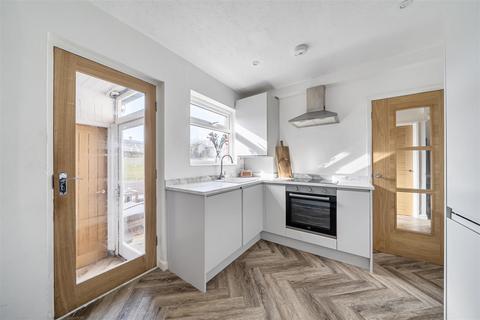 2 bedroom ground floor flat for sale - Roundstone Crescent, East Preston, BN16 1DQ
