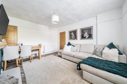 2 bedroom ground floor flat for sale, Roundstone Crescent, East Preston, BN16 1DQ