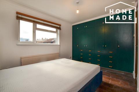 2 bedroom terraced house to rent, Corfield Street, E2