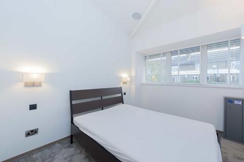 2 bedroom flat to rent, Hurlingham Business Park, Fulham SW6