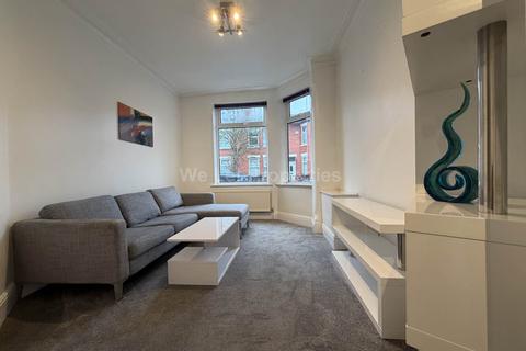 2 bedroom house to rent, Heald Place, Manchester M14