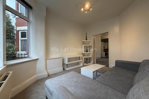 2 bedroom house to rent, Heald Place, Manchester M14