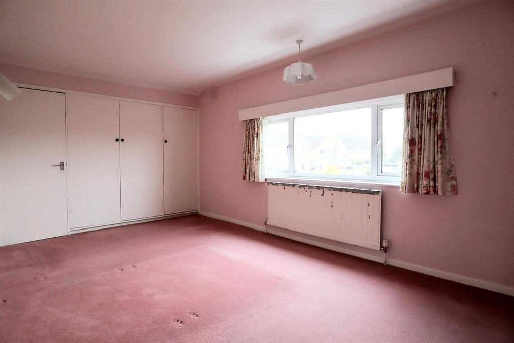 Bedroom 1.jpg