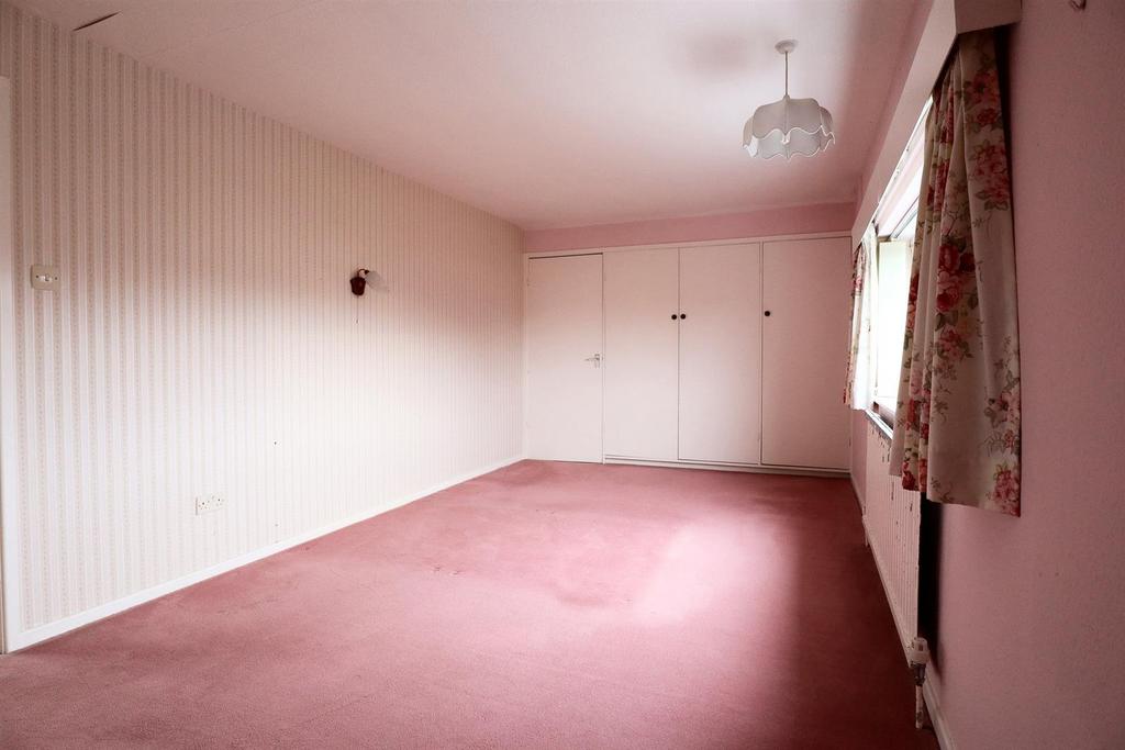 Bedroom 1 (2).jpg