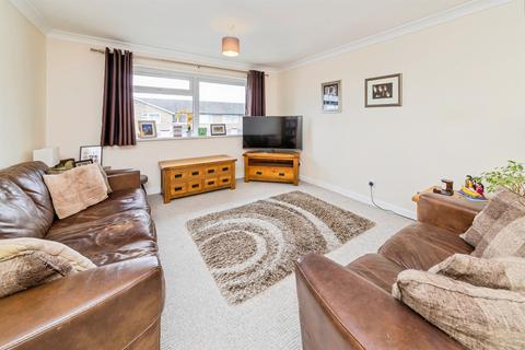 2 bedroom flat for sale, Sharrow Close, Haywards Heath