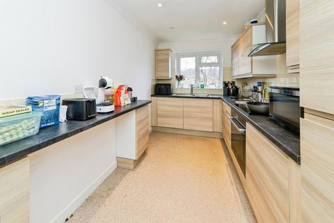 2 bedroom flat for sale, Sharrow Close, Haywards Heath