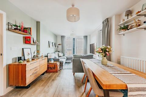 2 bedroom apartment for sale, Marketfield Way, Redhill