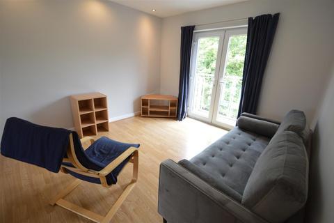 2 bedroom flat to rent, St Wilfrids Street, Manchester M15