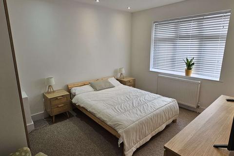 undefined, Luton LU2