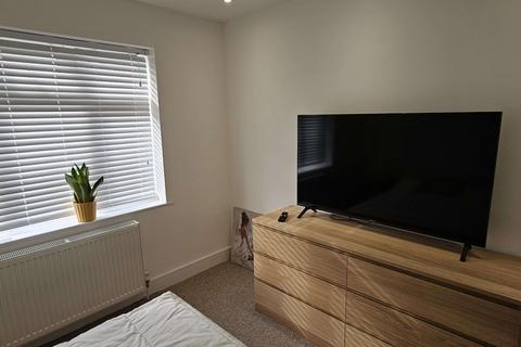 undefined, Luton LU2