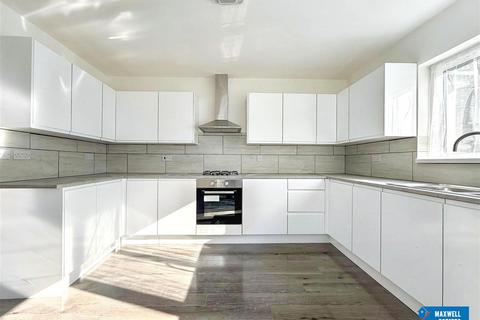 4 bedroom detached house to rent, The Highlands, Edgware