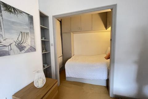 1 bedroom flat for sale, Hallam House, London, SW4