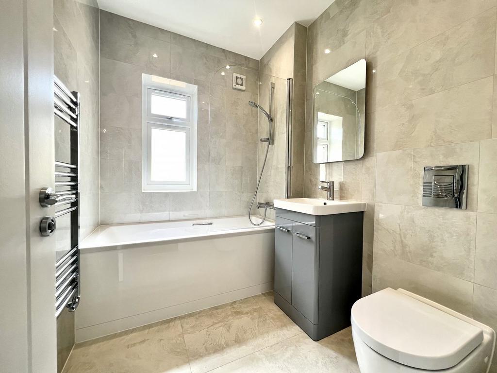 Clarence bathroom