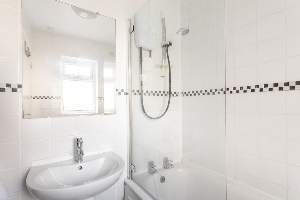 Bathroom (1).jpg