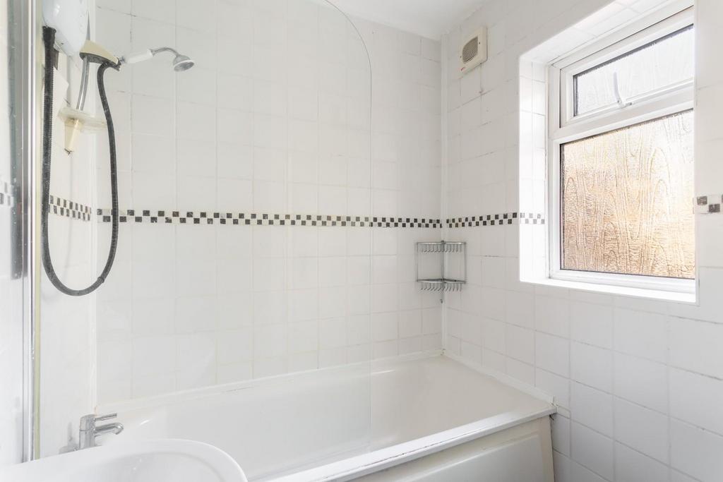 Bathroom (2).jpg