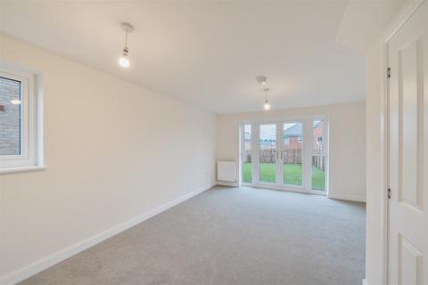 3 bedroom semi-detached house to rent, Throckley NE15