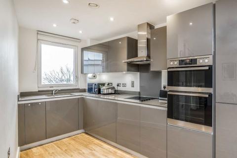 2 bedroom flat to rent, Finchley Road, London NW11
